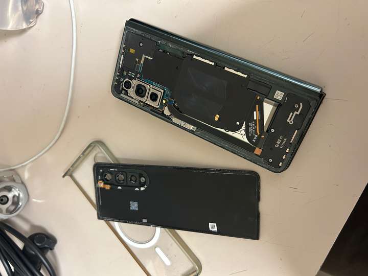 Back Cover of Phone Fell Off